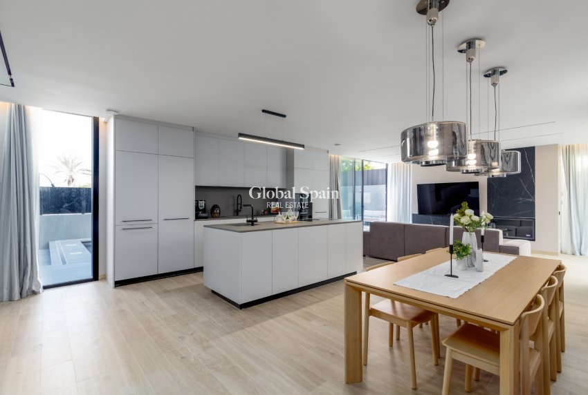 Revente - Villa -
Albir - center