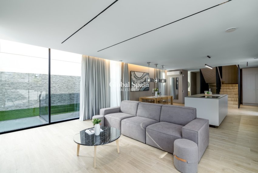 Revente - Villa -
Albir - center