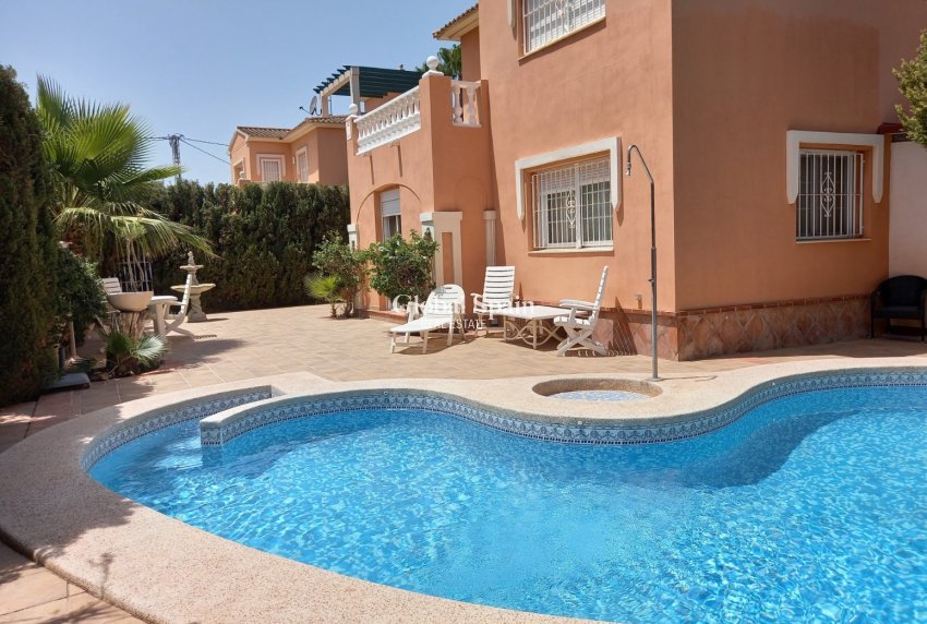 Revente - VILLA -
Albir - center