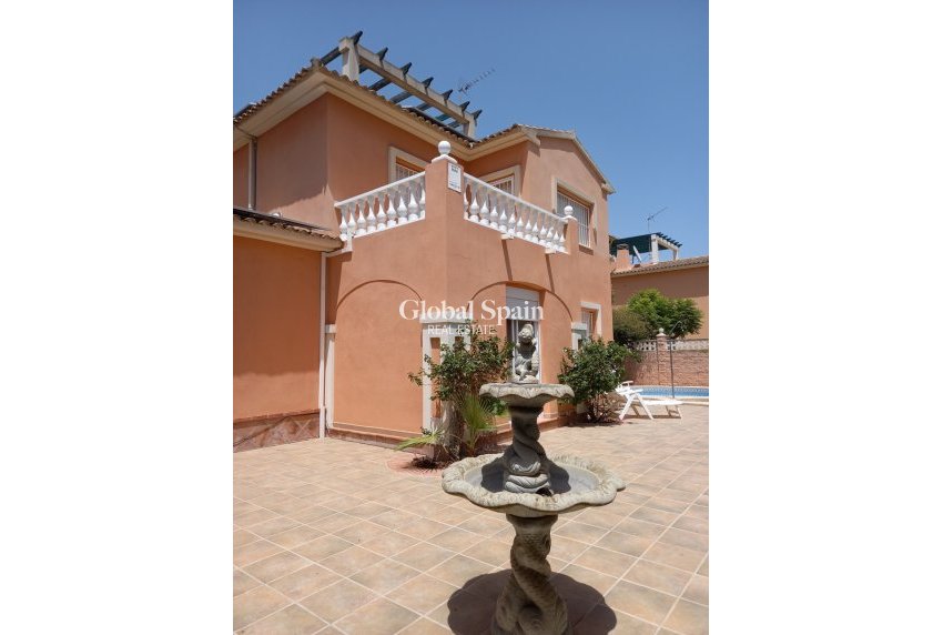 Revente - VILLA -
Albir - center