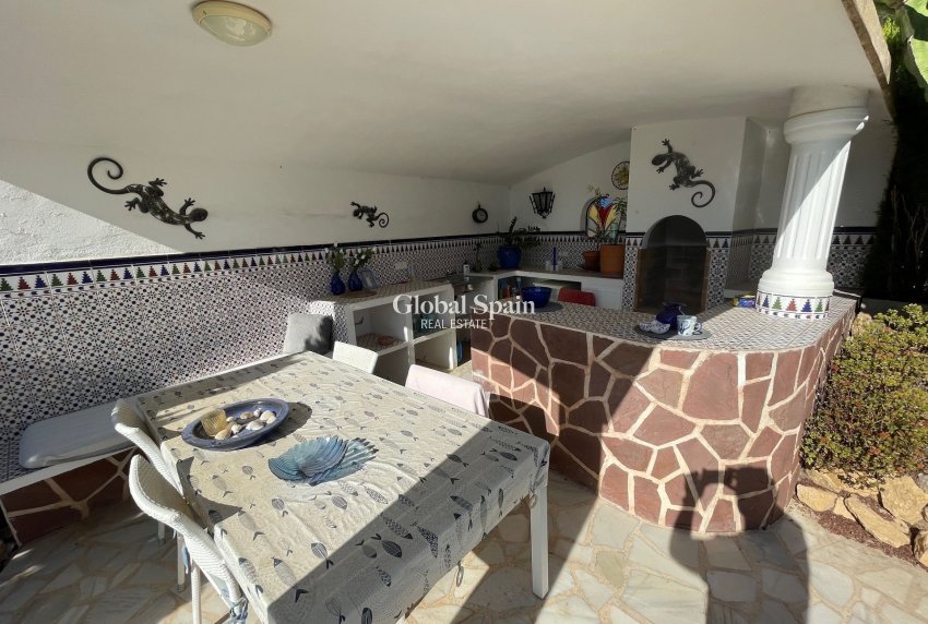 Revente - VILLA -
ALFAZ DEL PI - l'Alfas del Pi