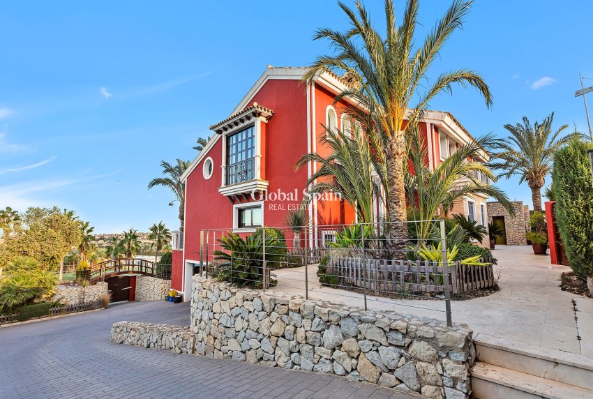 Revente - Villa -
ALGORFA - La Finca Golf