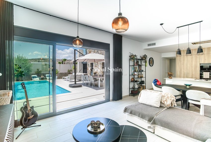 Revente - VILLA -
ALGORFA - La Finca Golf
