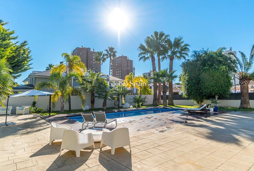 Revente - VILLA -
ALICANTE - CAMPOAMOR