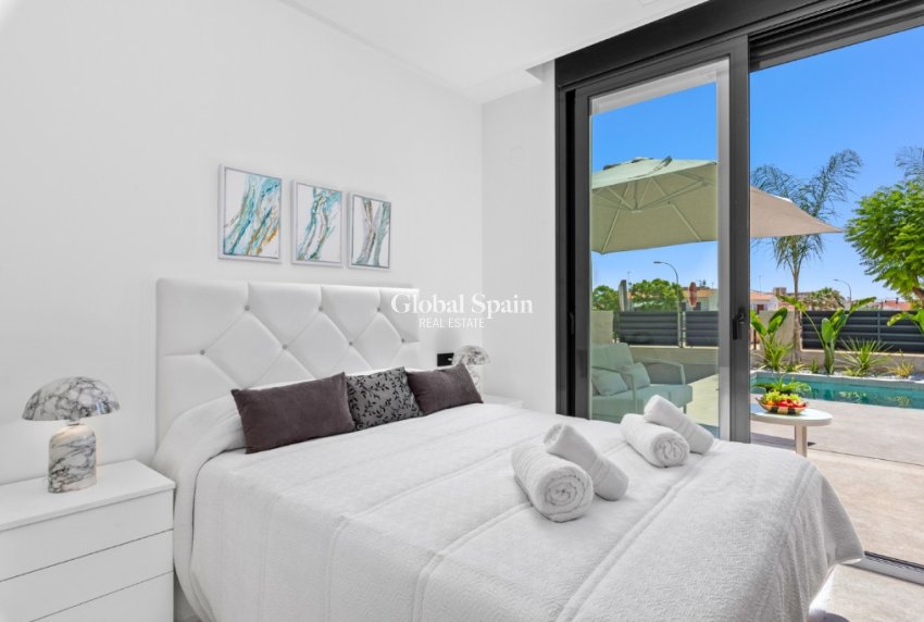 Revente - Villa -
ALICANTE - El Campello