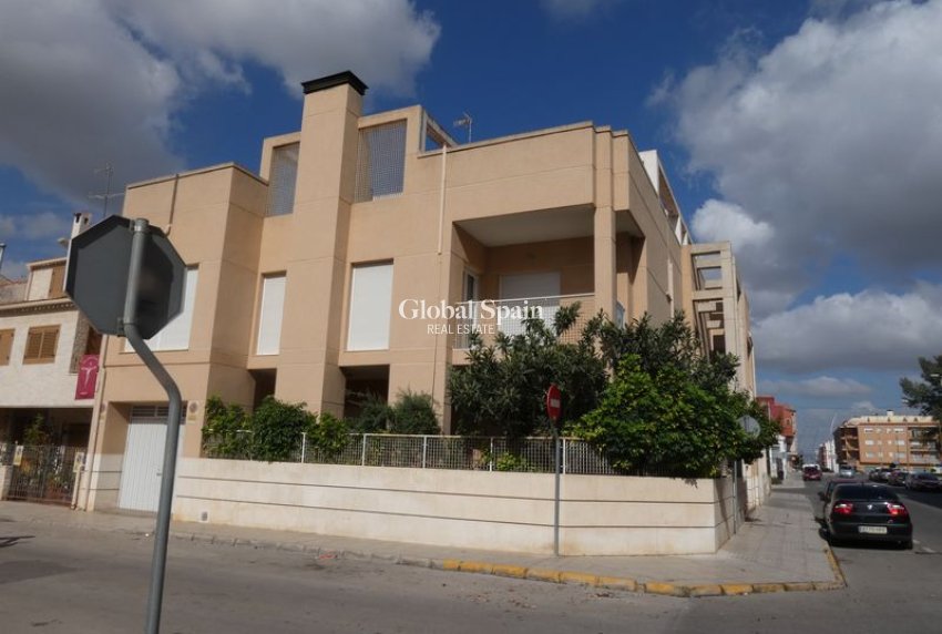 Revente - VILLA -
ALMORADÍ - Inland