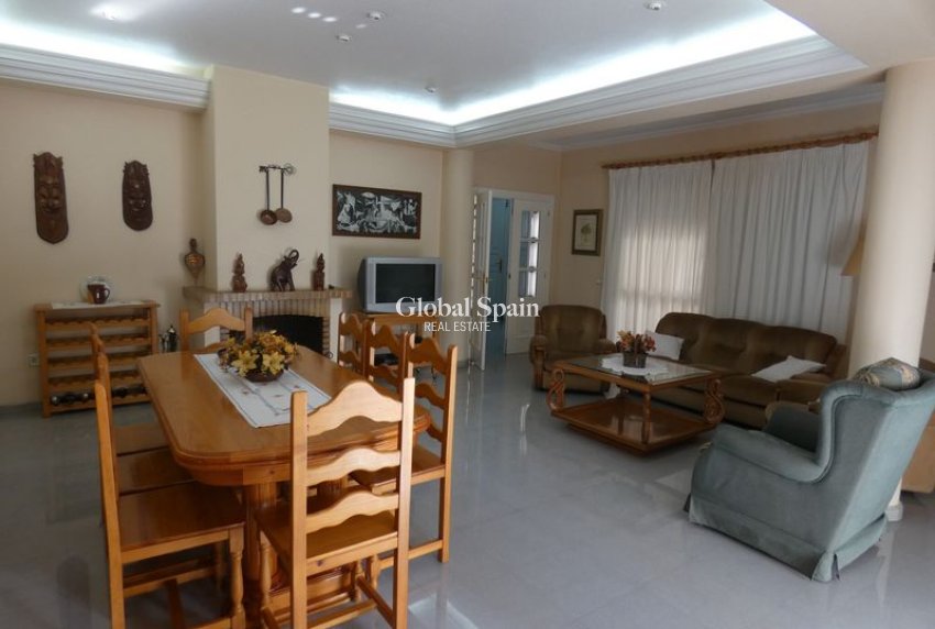 Revente - VILLA -
ALMORADÍ - Inland