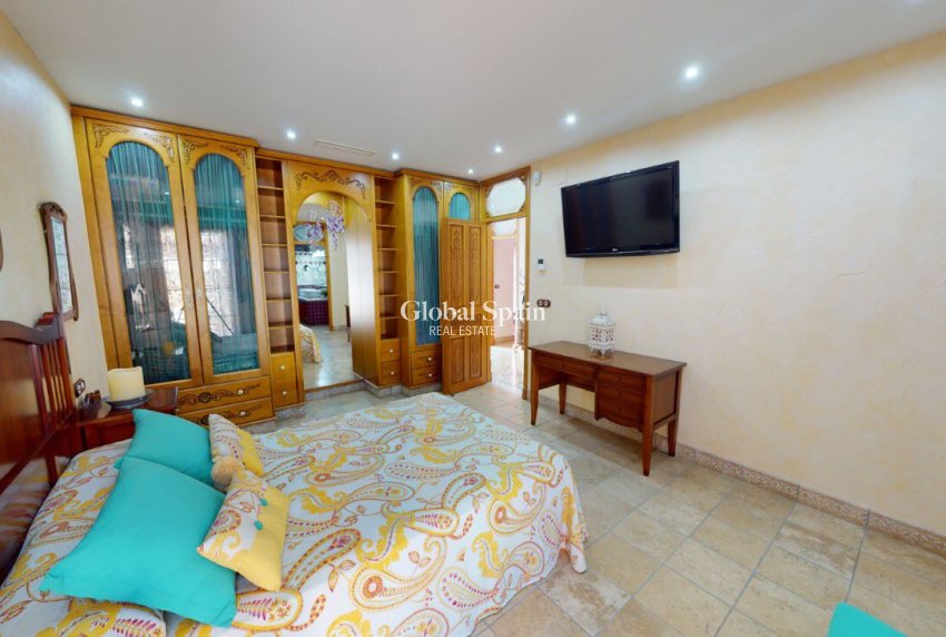 Revente - VILLA -
ALMORADÍ - Inland