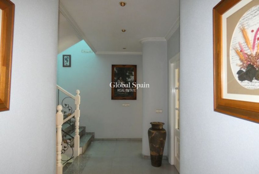 Revente - VILLA -
ALMORADÍ - Inland