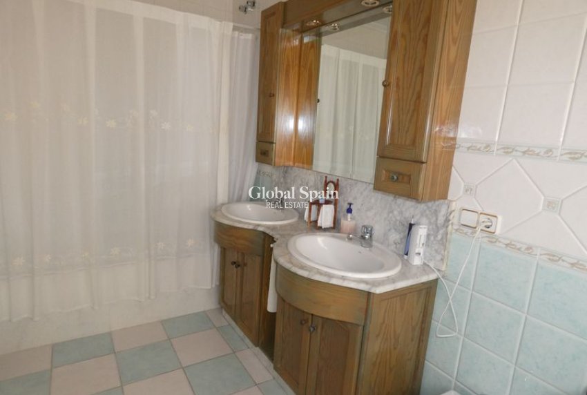 Revente - VILLA -
ALMORADÍ - Inland