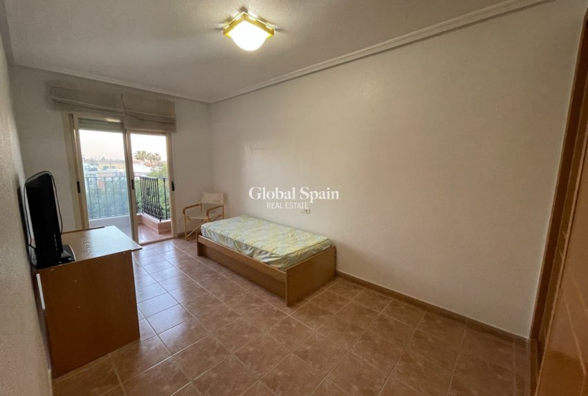 Revente - VILLA -
ALMORADÍ - Inland