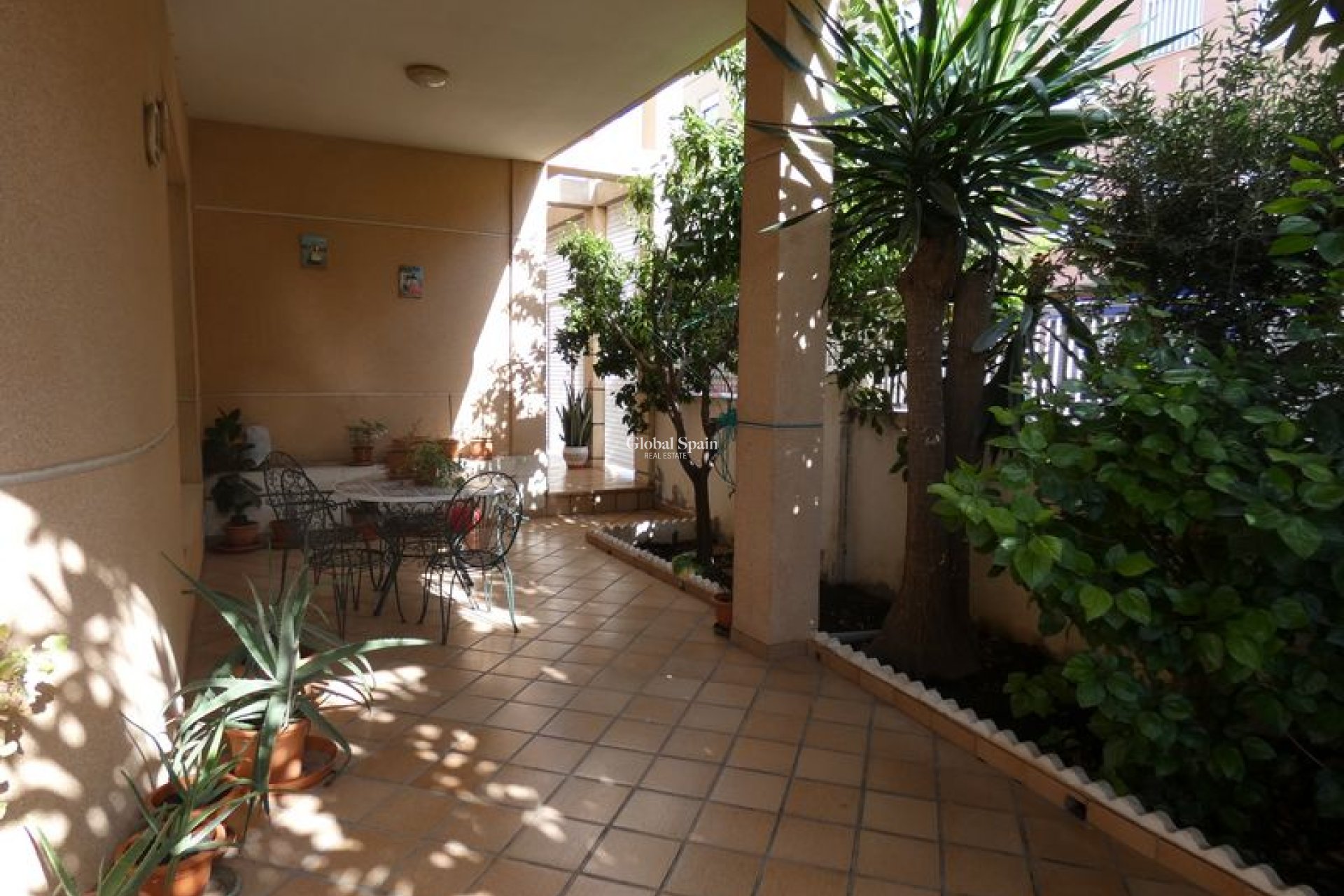 Revente - VILLA -
ALMORADÍ - Inland
