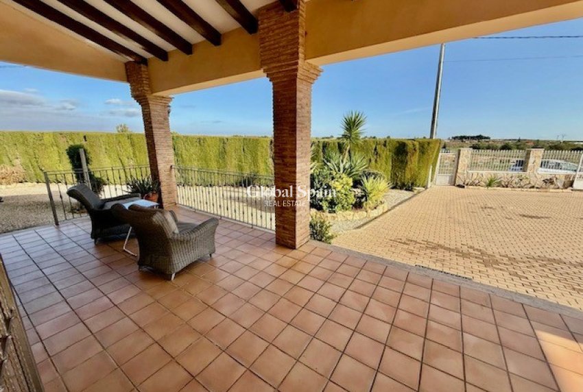 Revente - VILLA -
AVILESES - Inland