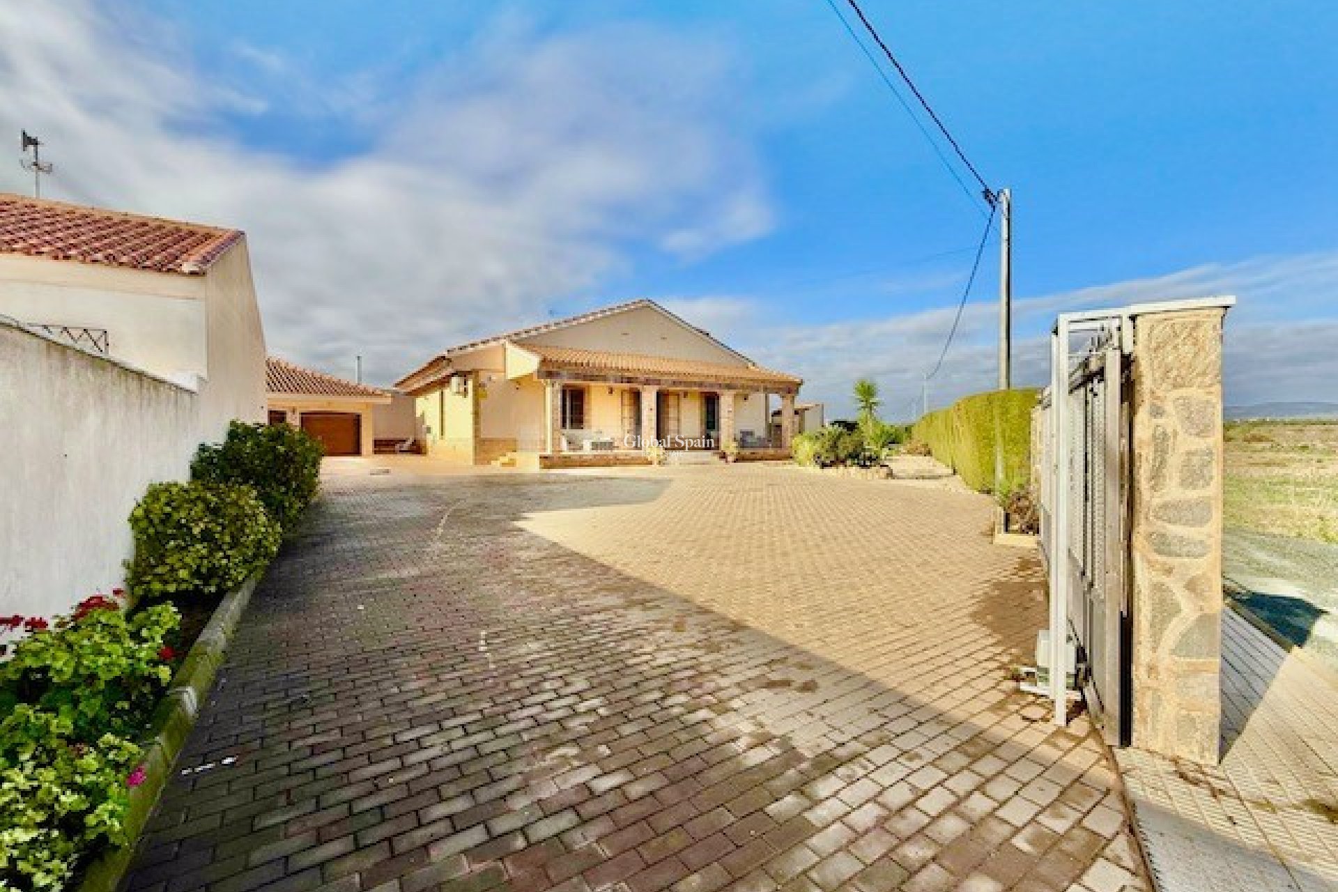 Revente - VILLA -
AVILESES - Inland