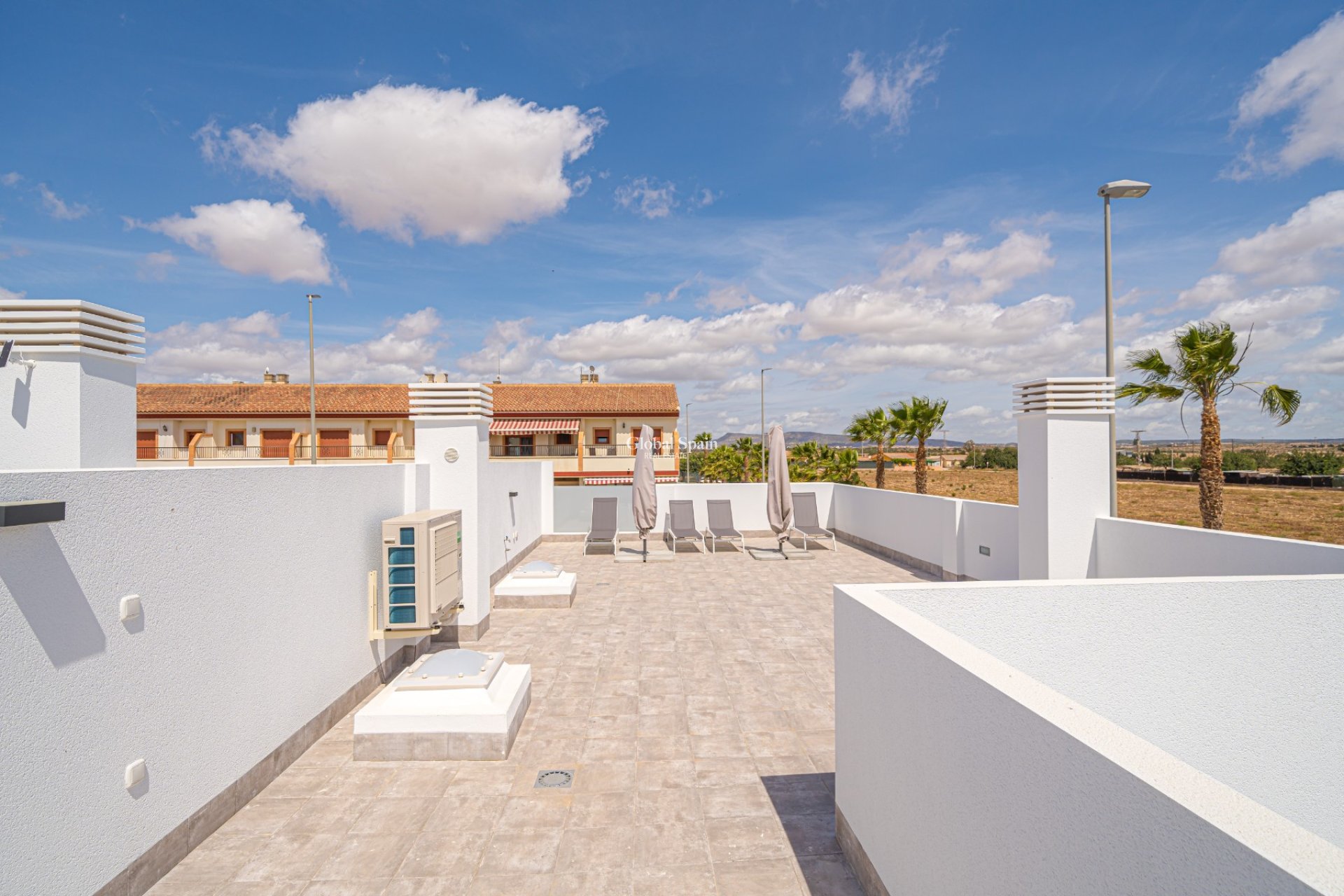 Revente - VILLA -
AVILESES - Inland