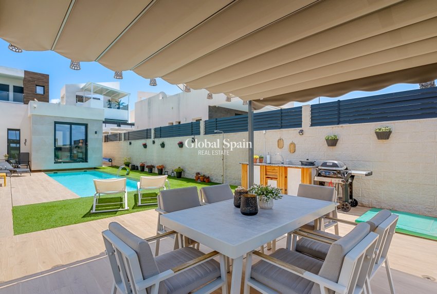 Revente - VILLA -
BENIJÓFAR