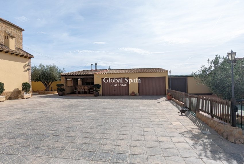 Revente - VILLA -
BIGASTRO - Inland