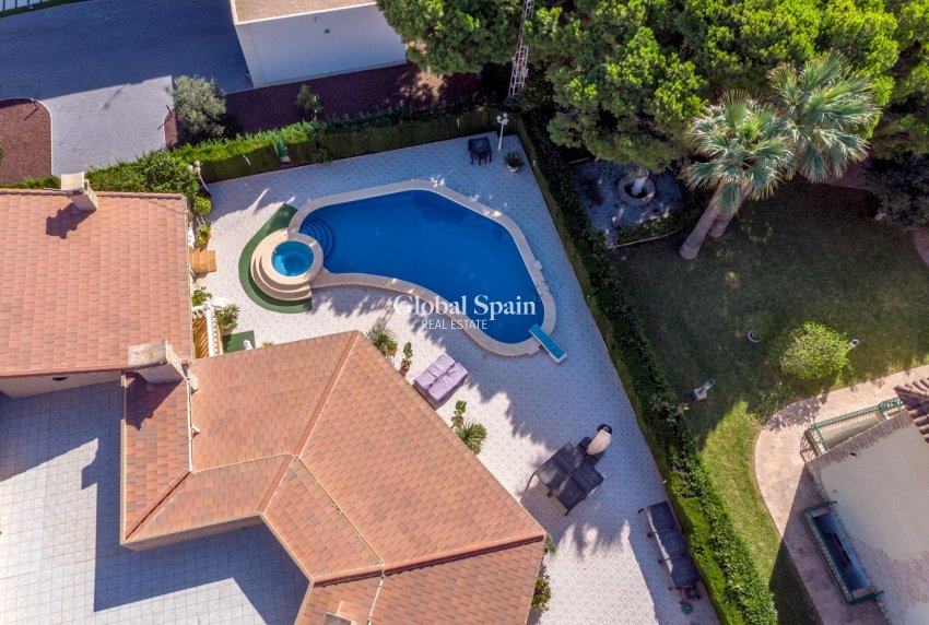 Revente - VILLA -
CABO ROIG - MUY CERCA DE LA PLAYA