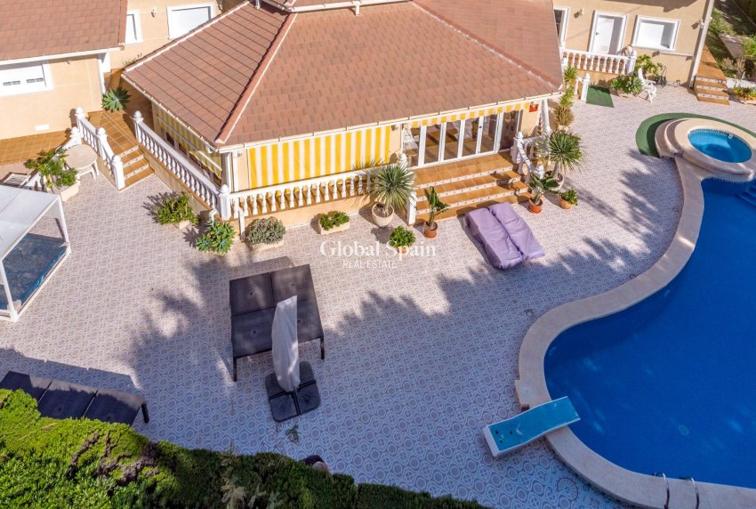 Revente - VILLA -
CABO ROIG - MUY CERCA DE LA PLAYA