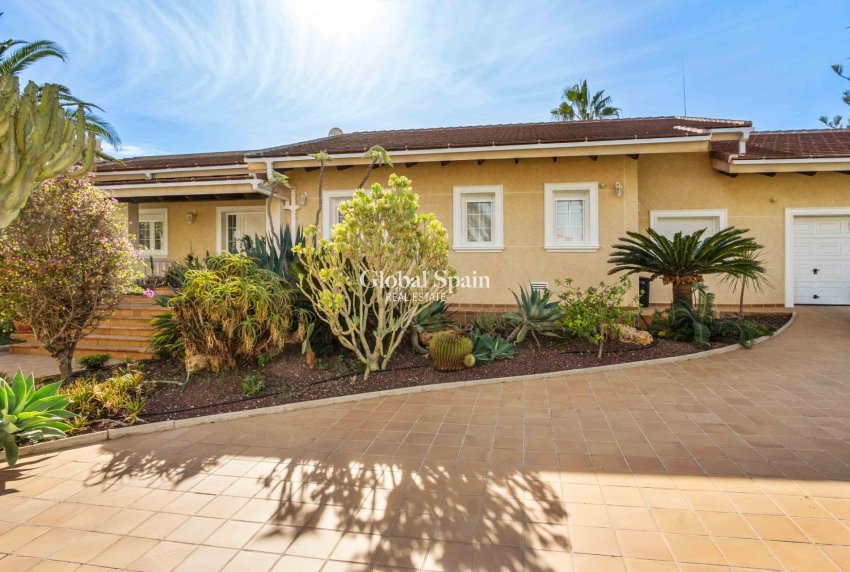Revente - VILLA -
CABO ROIG - MUY CERCA DE LA PLAYA