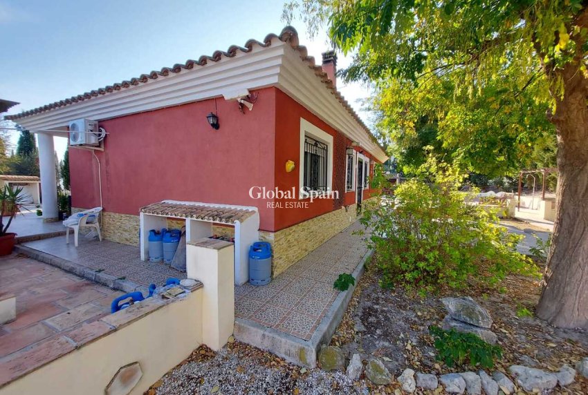 Revente - VILLA -
CALASPARRA - Inland