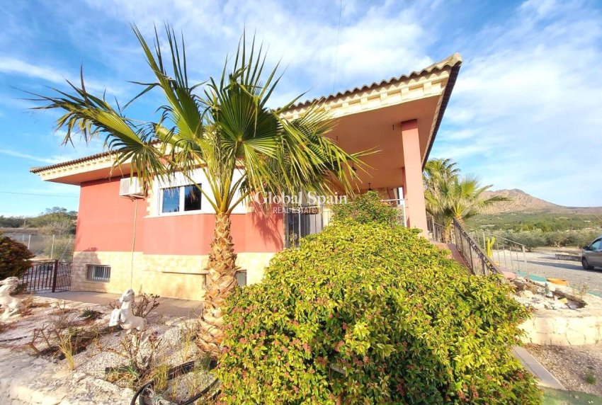 Revente - VILLA -
CALASPARRA - Inland