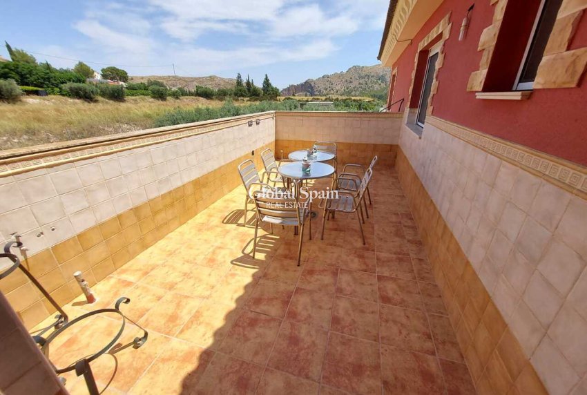 Revente - VILLA -
CALASPARRA - Inland