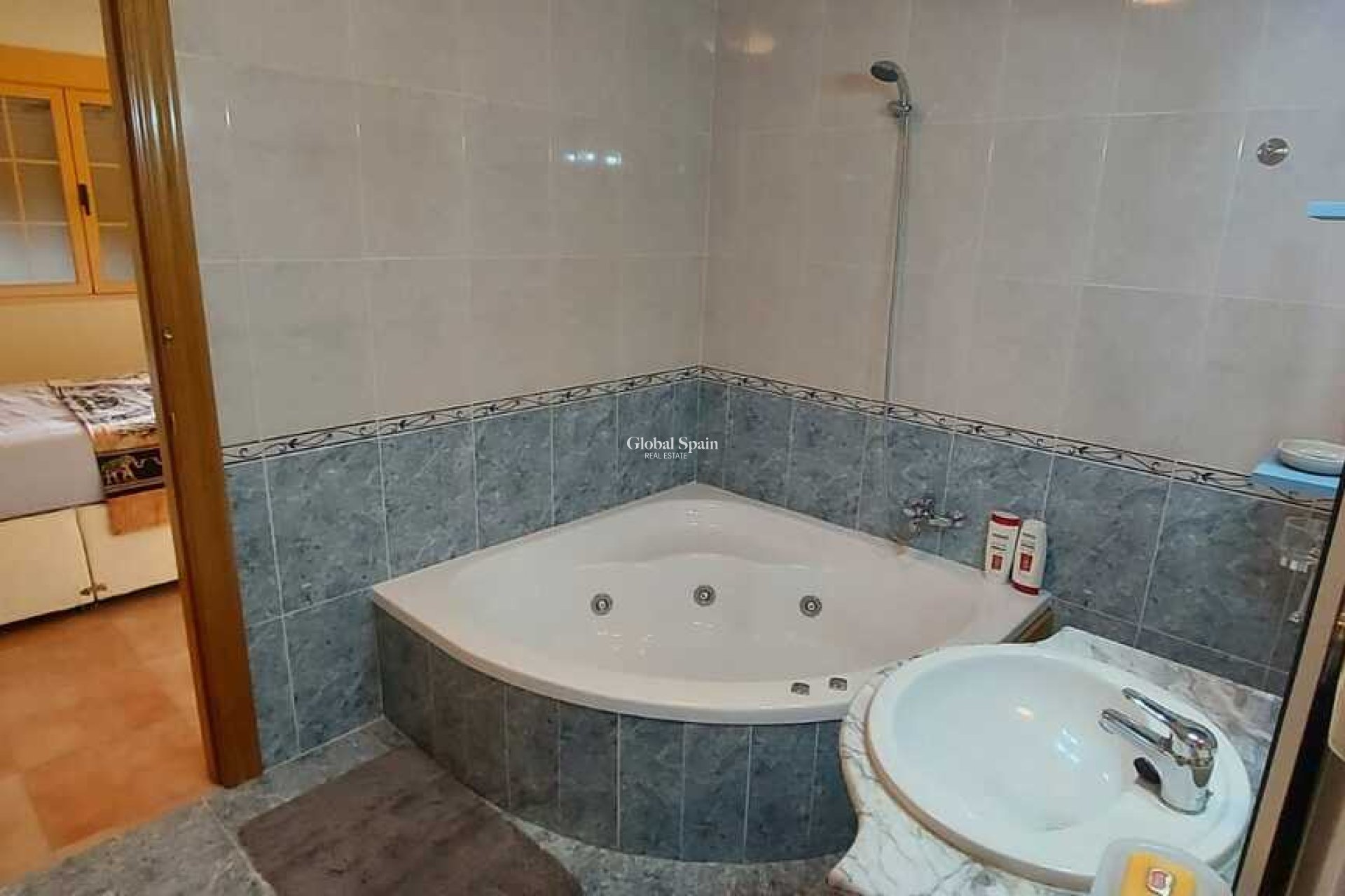 Revente - VILLA -
CALASPARRA - Inland