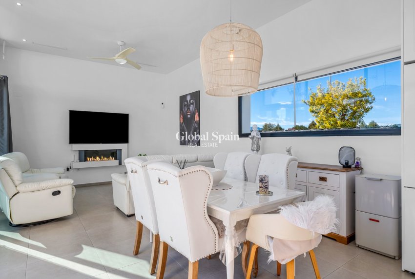 Revente - VILLA -
CALASPARRA - Inland