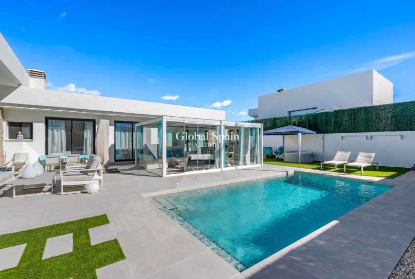 Revente - VILLA -
CALASPARRA - Inland