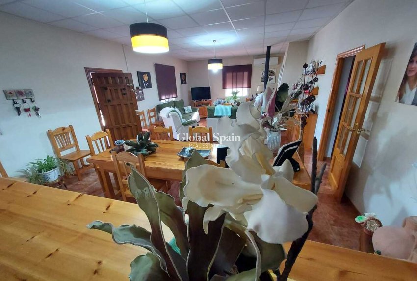 Revente - VILLA -
CALASPARRA - Inland