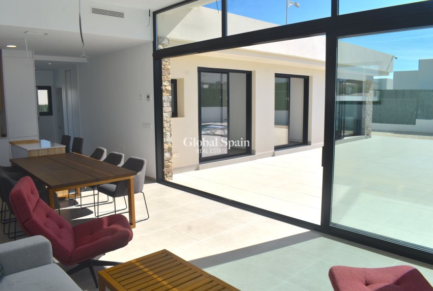 Revente - VILLA -
CALASPARRA - Inland