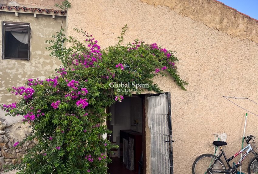 Revente - VILLA -
CALLOSA D'EN SARRIÀ - Callosa De Ensarrià