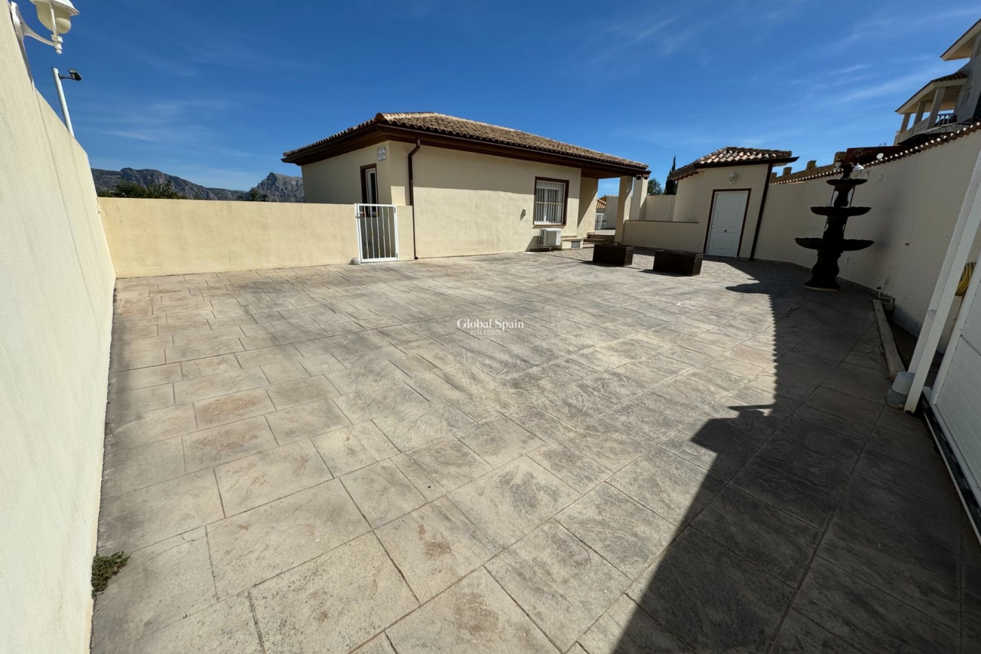Revente - VILLA -
CALLOSA D'EN SARRIÀ - Callosa De Ensarrià