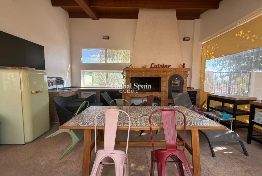 Revente - VILLA -
CALLOSA DEL SEGURA