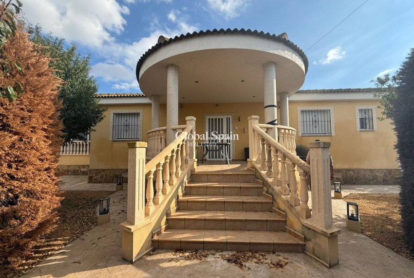 Revente - VILLA -
CALLOSA DEL SEGURA