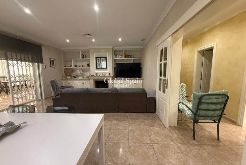 Revente - VILLA -
CALLOSA DEL SEGURA