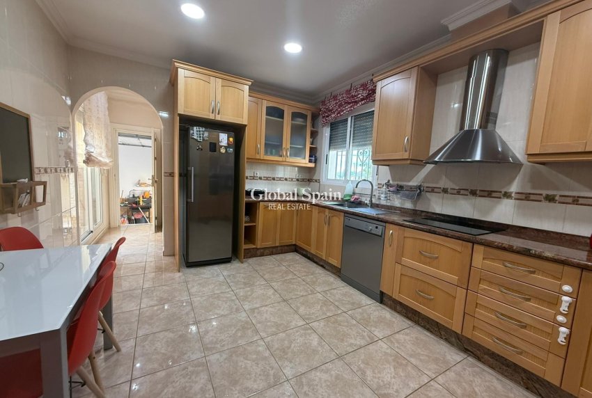 Revente - VILLA -
CALLOSA DEL SEGURA