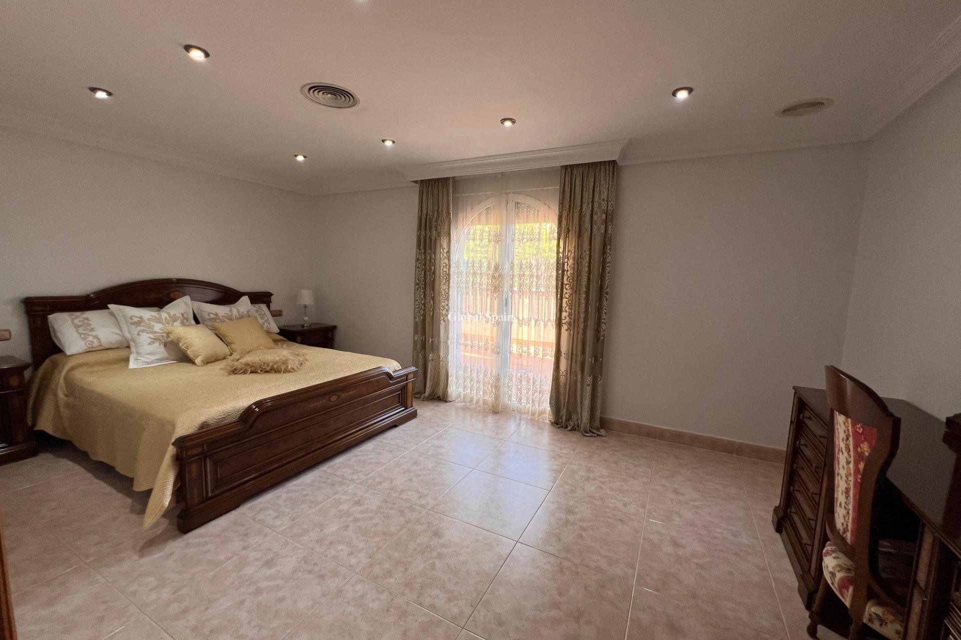 Revente - VILLA -
CALLOSA DEL SEGURA