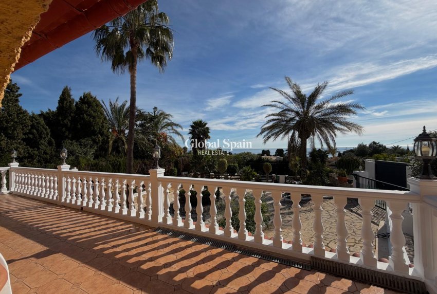 Revente - VILLA -
CALPE - Zona Playa del Bol - Puerto