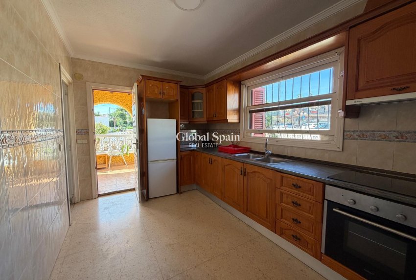 Revente - VILLA -
CALPE - Zona Playa del Bol - Puerto