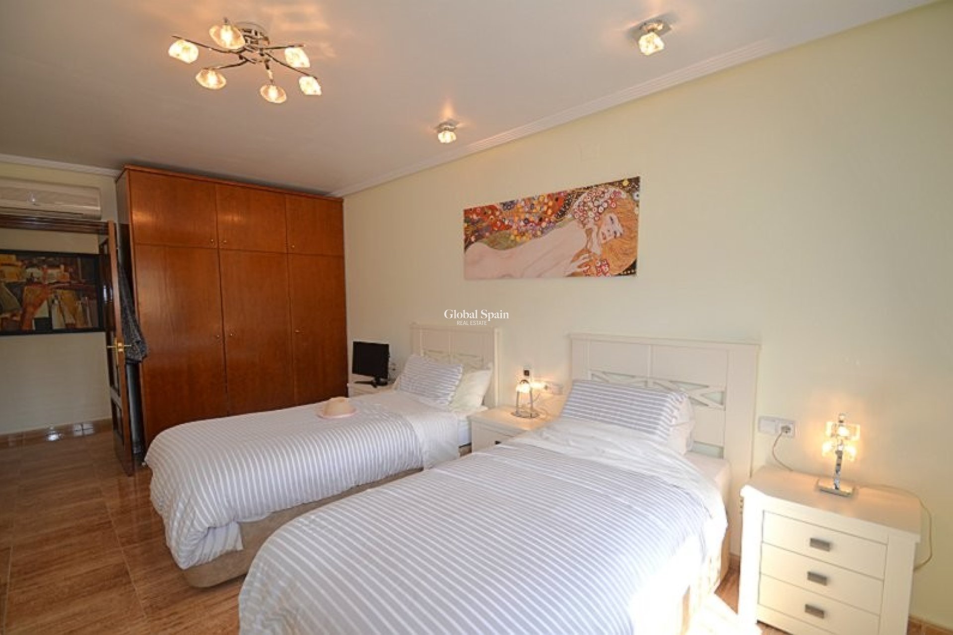 Revente - VILLA -
CAMPOS DEL RÍO - Inland