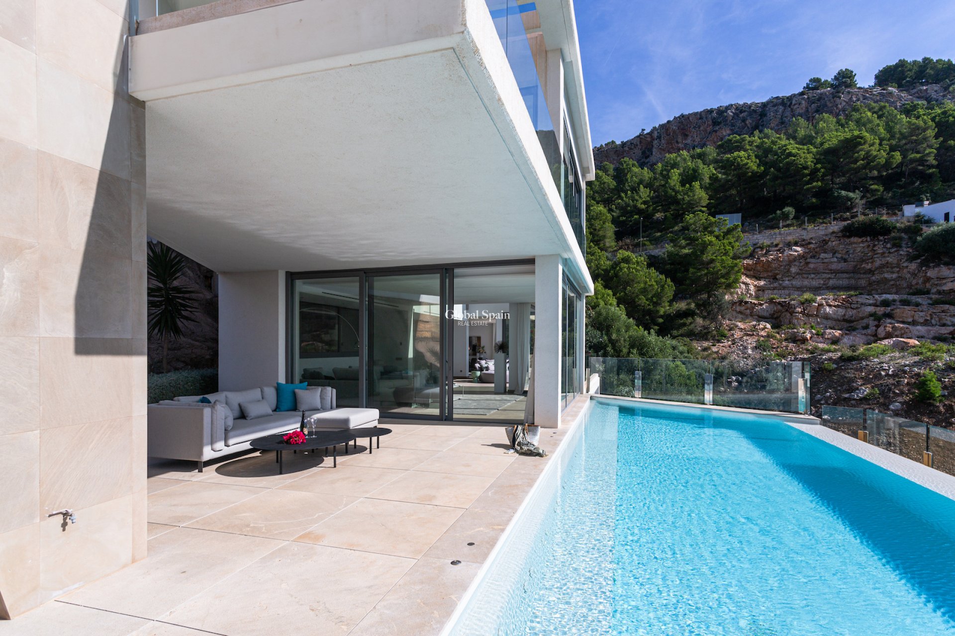 Revente - Villa -
Canyamel - optional location detail