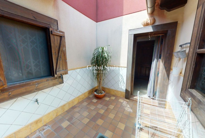 Revente - VILLA -
CATRAL - Catral