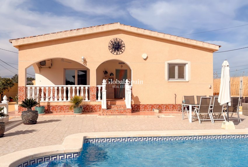 Revente - VILLA -
CATRAL - Catral