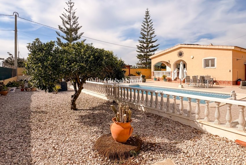 Revente - VILLA -
CATRAL - Catral