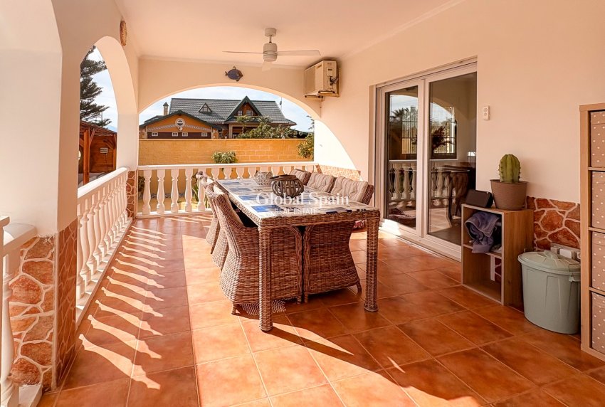 Revente - VILLA -
CATRAL - Catral