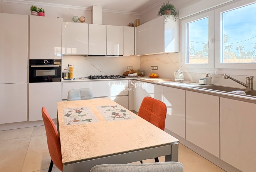 Revente - VILLA -
CATRAL - Catral