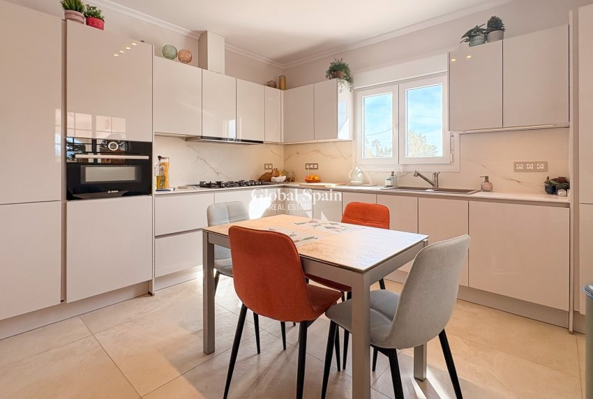 Revente - VILLA -
CATRAL - Catral