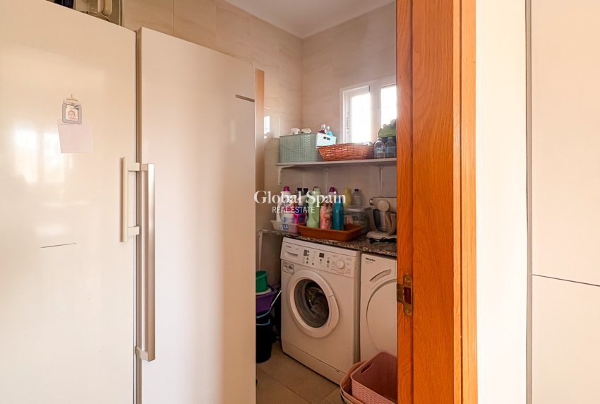 Revente - VILLA -
CATRAL - Catral